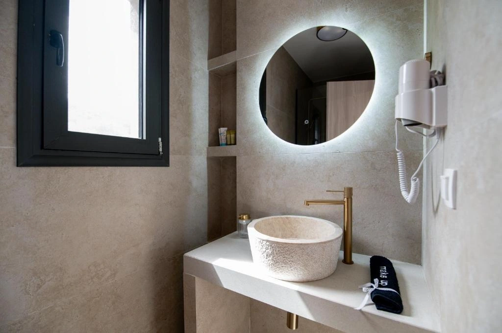 Suite 7 - Gallery 32